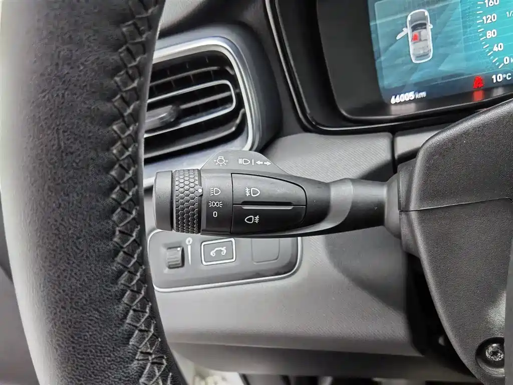 Lynk & Co 01 2019 2.0T 2WD Pure Version China VI фото 21