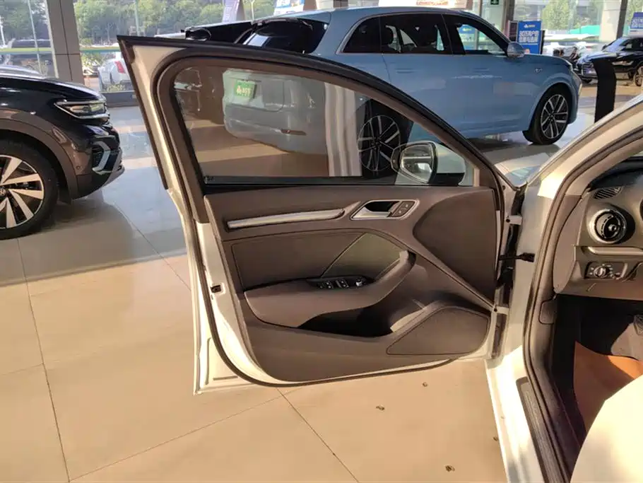 Audi A3 2018 30th Anniversary Sportback 35 TFSI Style фото 7