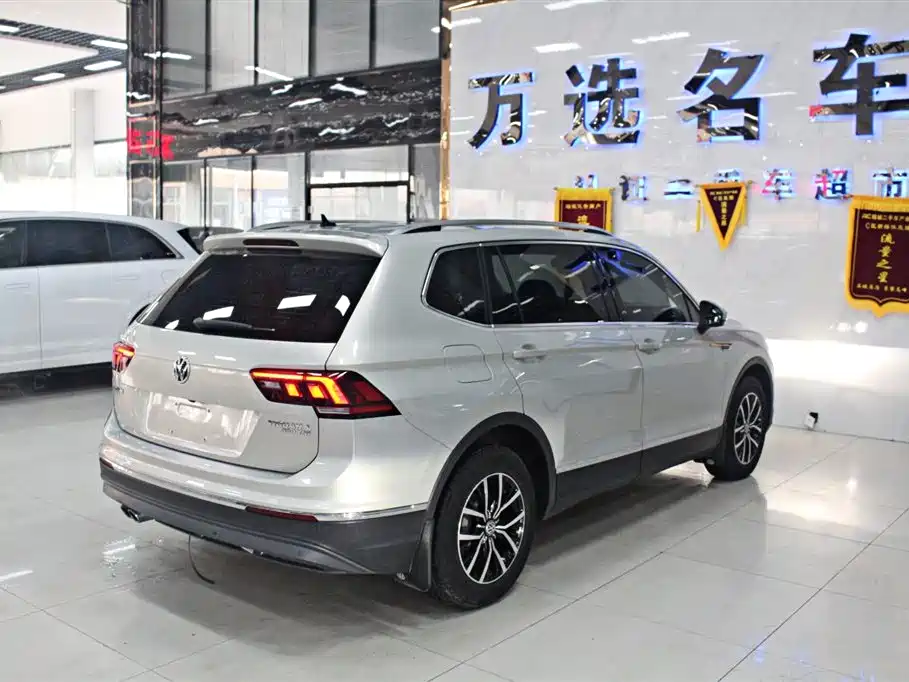 Volkswagen Tiguan L 2017 330TSI Automatic 2WD Luxury Edition фото 16