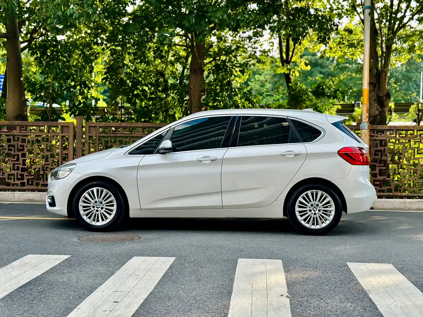 BMW 2 Series Tourer (Import) 2015 2014 220i Luxury Design Package