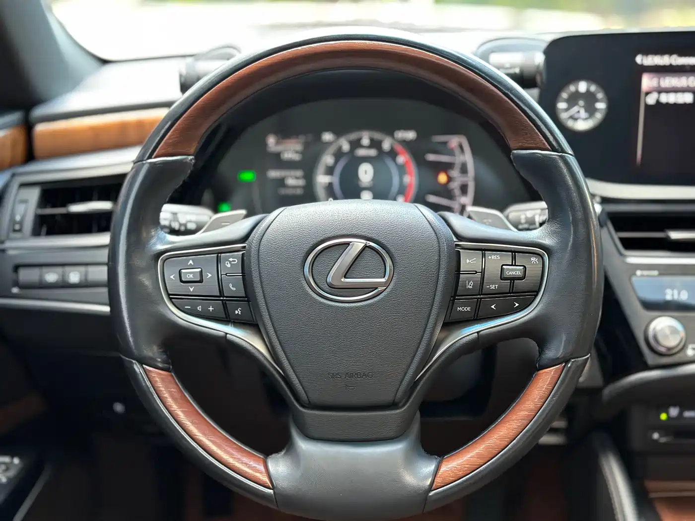 Lexus ES 2021 300h Executive Edition фото 11