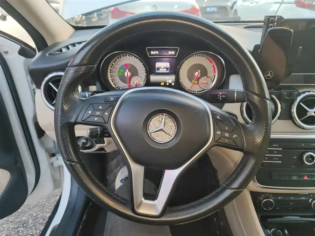 Mercedes-Benz GLA 2016 GLA 200 Dynamic фото 7