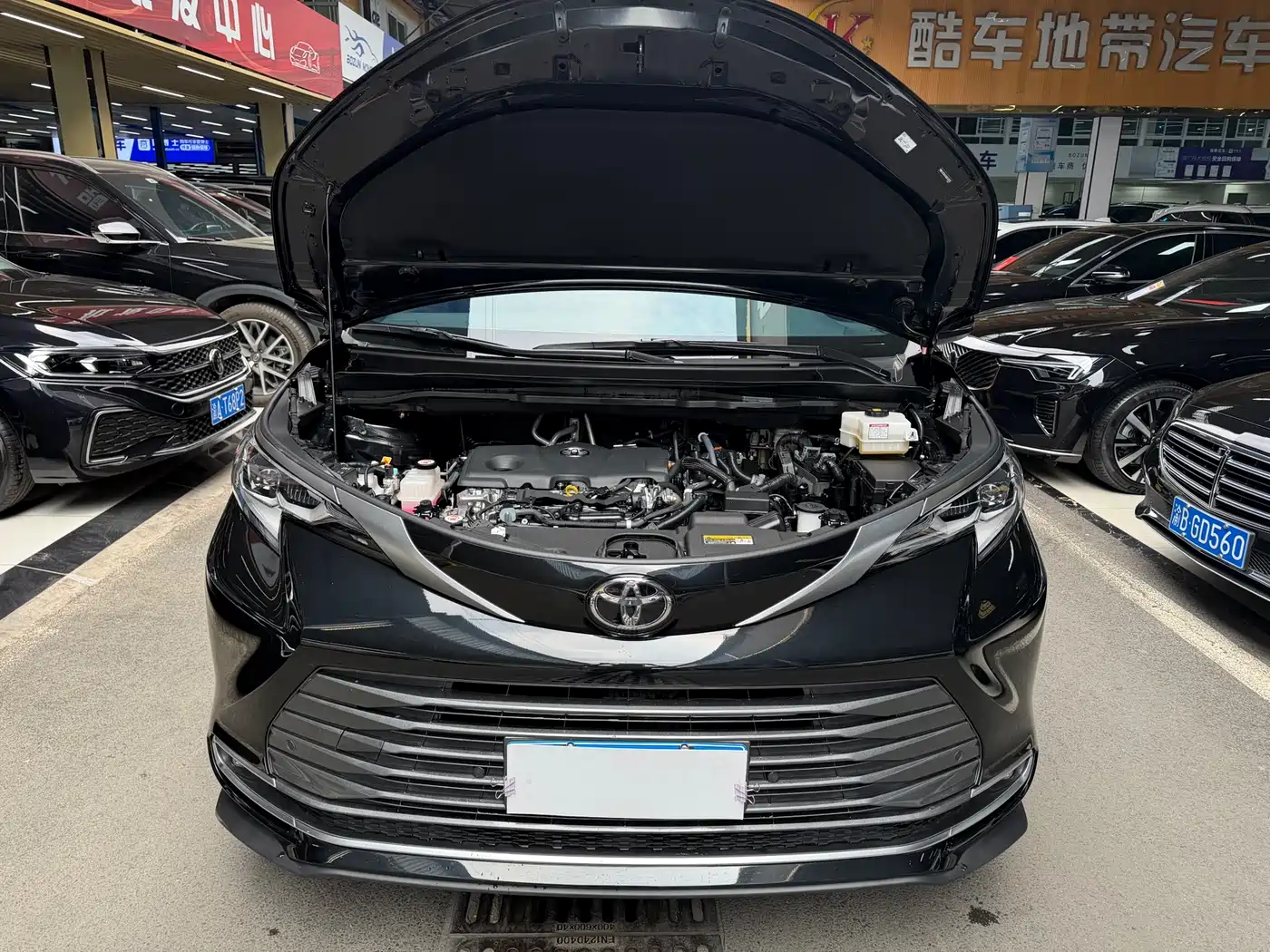 Toyota Sienna 2024 2.5L Hybrid Luxury Edition фото 35