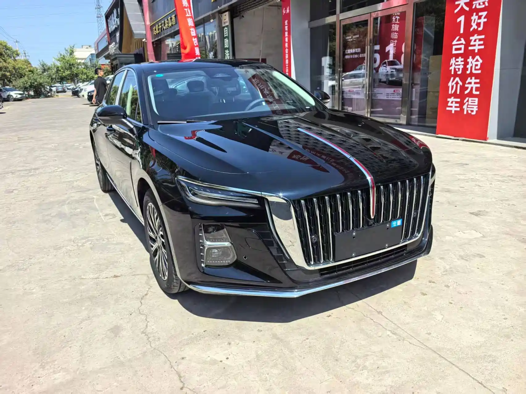 صورة 3 - Hongqi H5