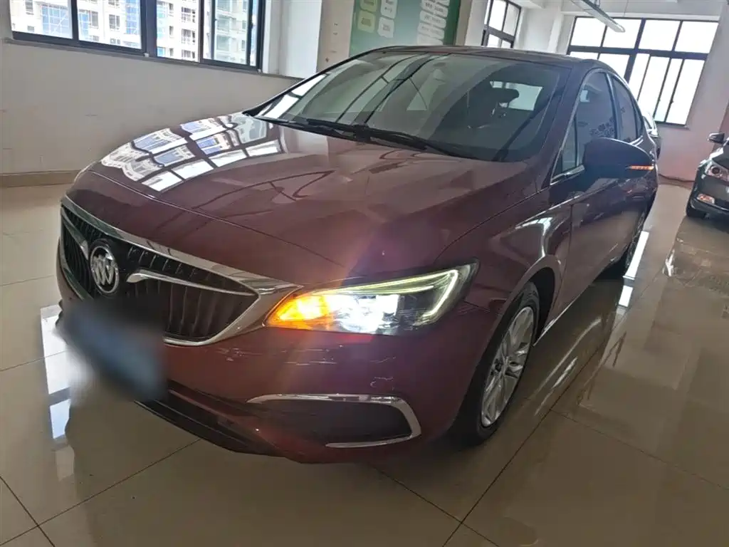 Buick Verano 2018 Sedan 20T Dual Clutch Leading фото 2