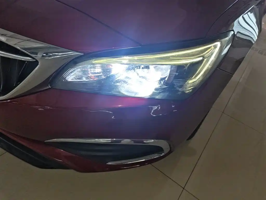 Buick Verano 2018 Sedan 20T Dual Clutch Leading фото 24