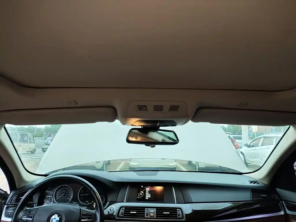 BMW 5 Series 2014 525Li Leading фото 18
