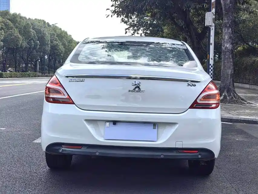 Peugeot 308 2013 Model 1.6L Automatic Superior Style фото 4