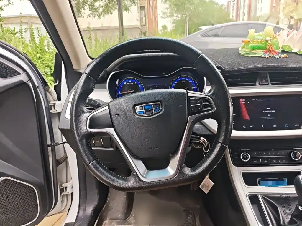 Фото 3 - Geely Vision