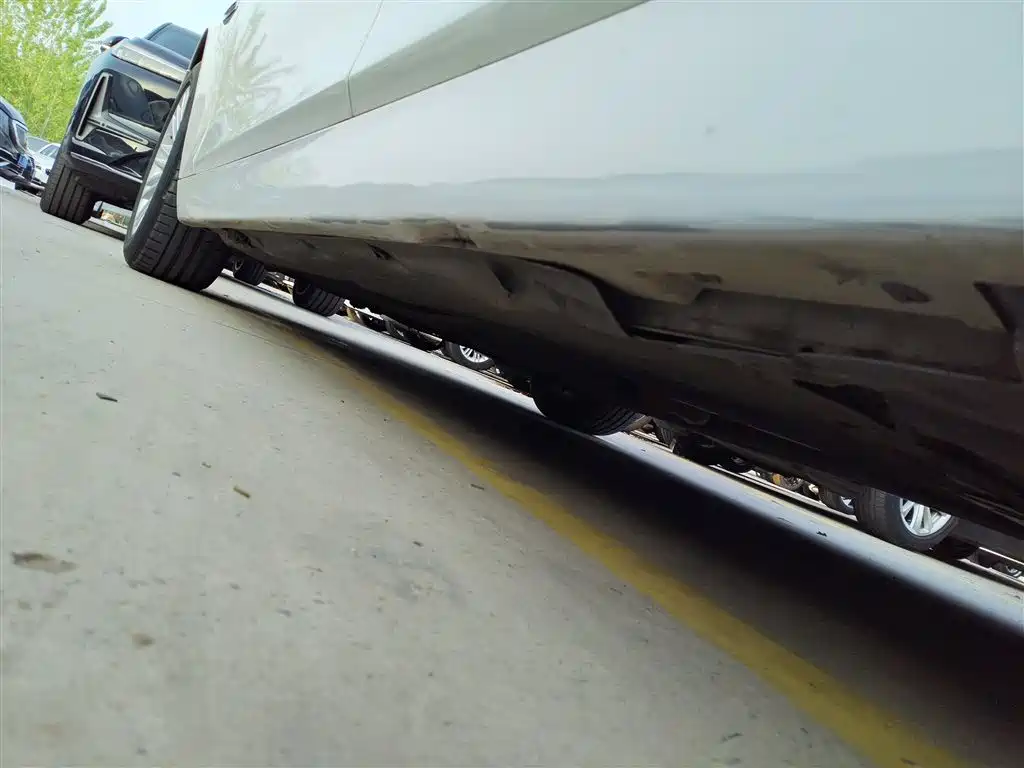 BMW 5 Series 2014 525Li Leading фото 22