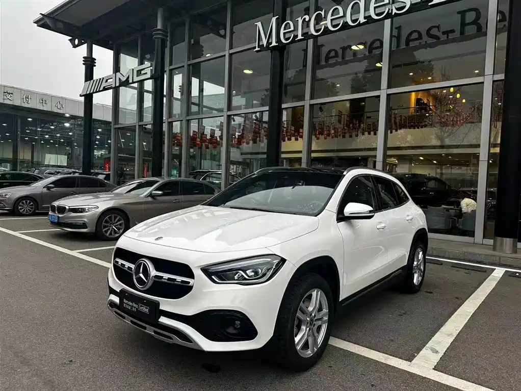 MERCEDES-BENZ GLA