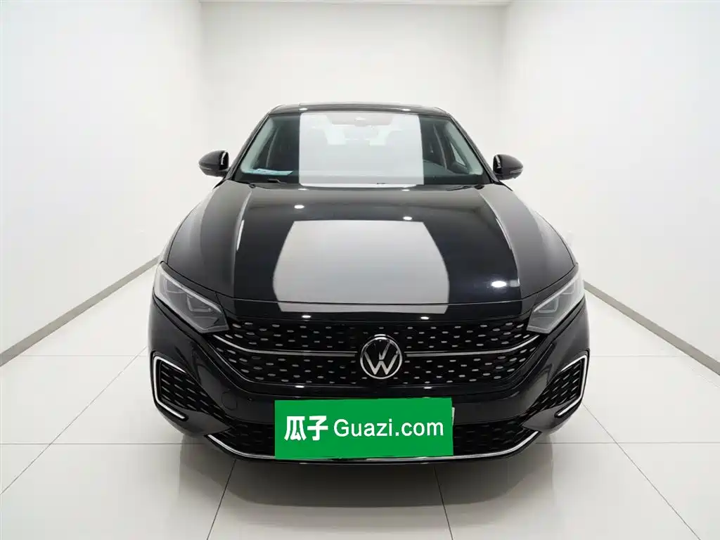 Volkswagen Passat 2023 Facelift 330TSI Starlight Luxury Edition фото 3