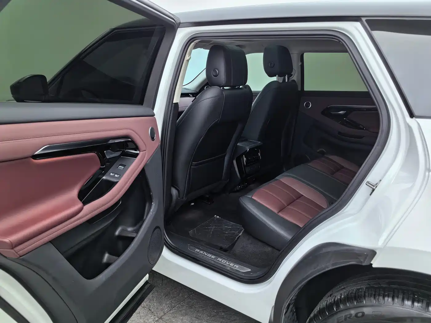 Land Rover Range Rover Evoque 2022 Range Rover Evoque L 249PS R-Dynamic Luxury Edition фото 11