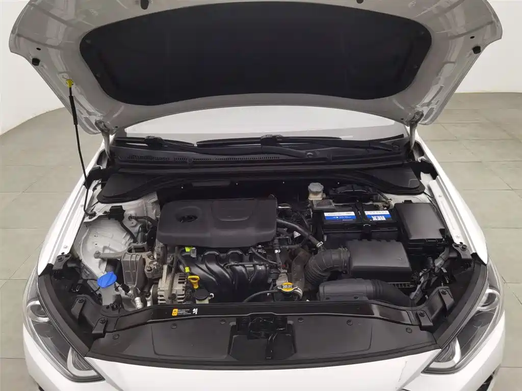 Hyundai Elantra 2016 Model 1.6L Automatic Smart Elite фото 6