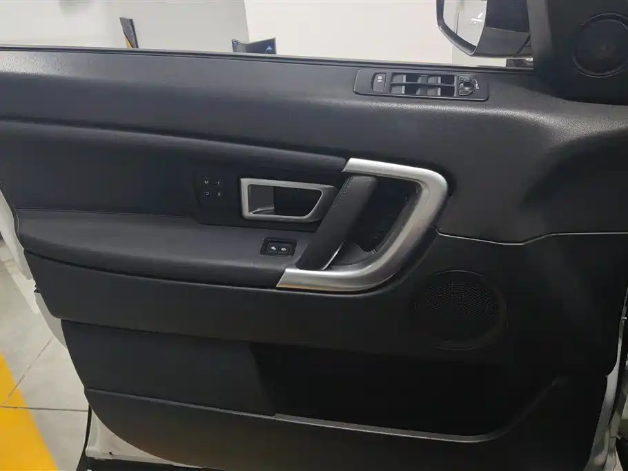 Land Rover Discovery Sport 2016 2.0T HSE фото 7