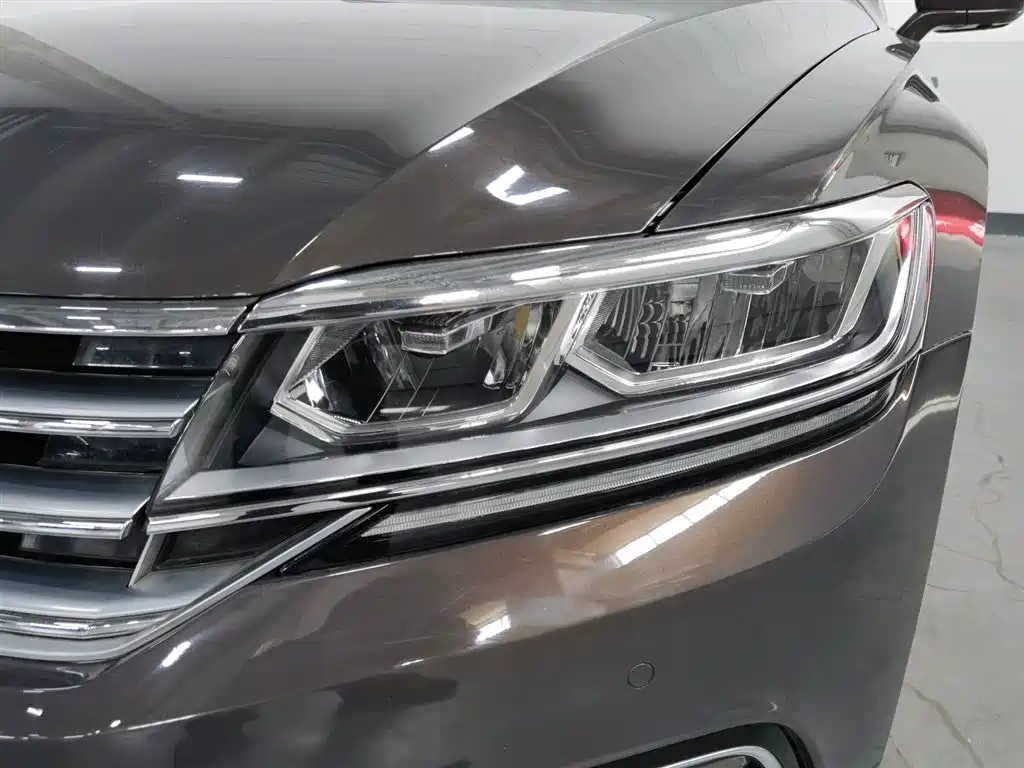 Volkswagen Phideon 2018 Facelift 380TSI FWD Business фото 7