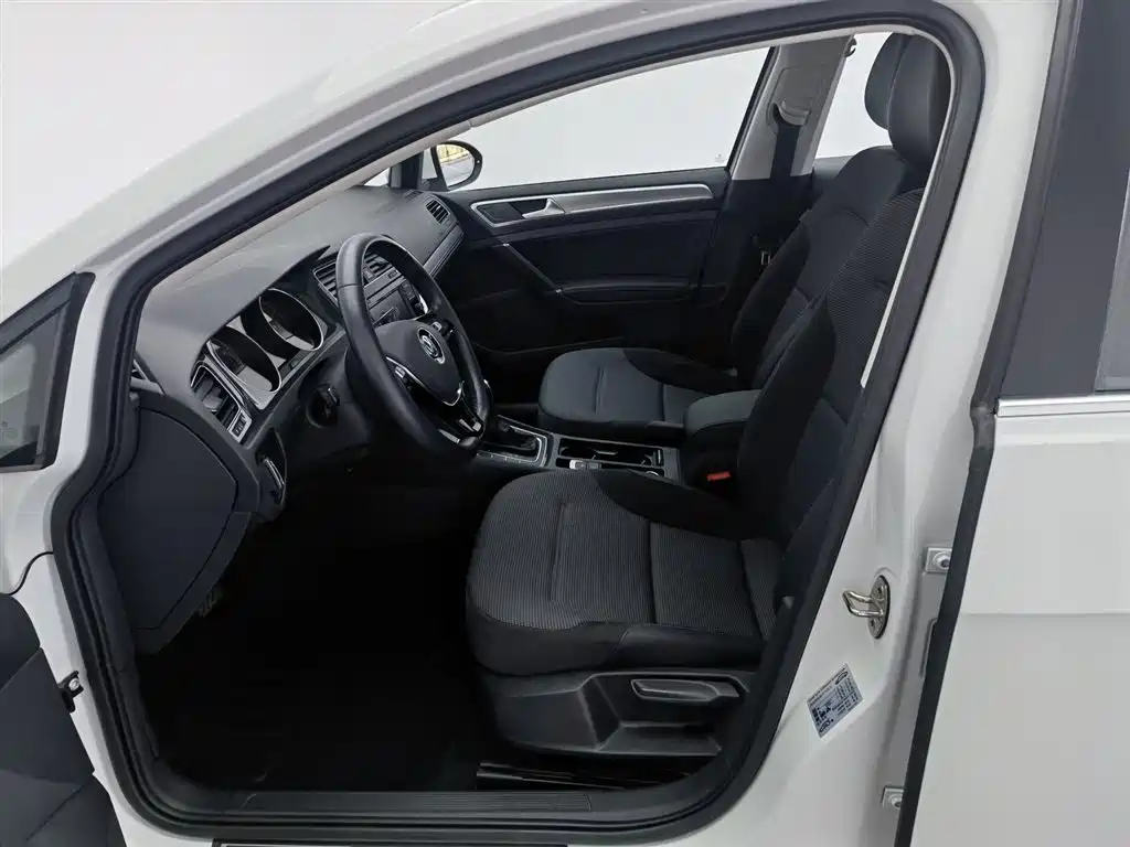 Volkswagen Golf 2018 1.6L Automatic Comfort фото 10