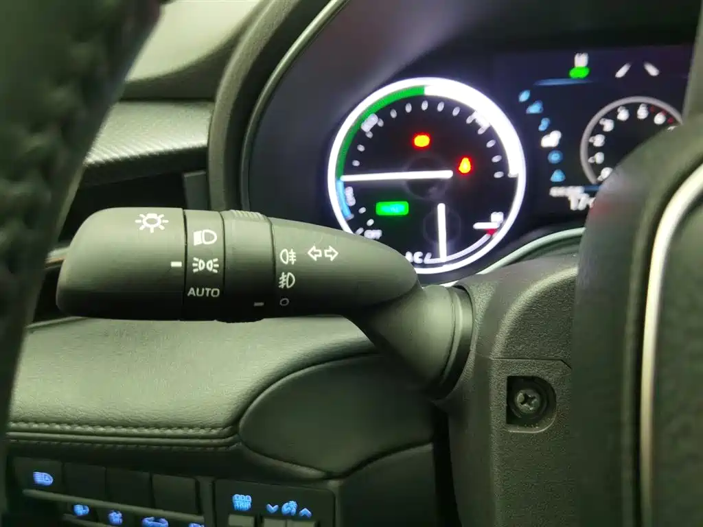 Toyota Avalon 2023 Hybrid 2.5L Luxury Edition фото 21