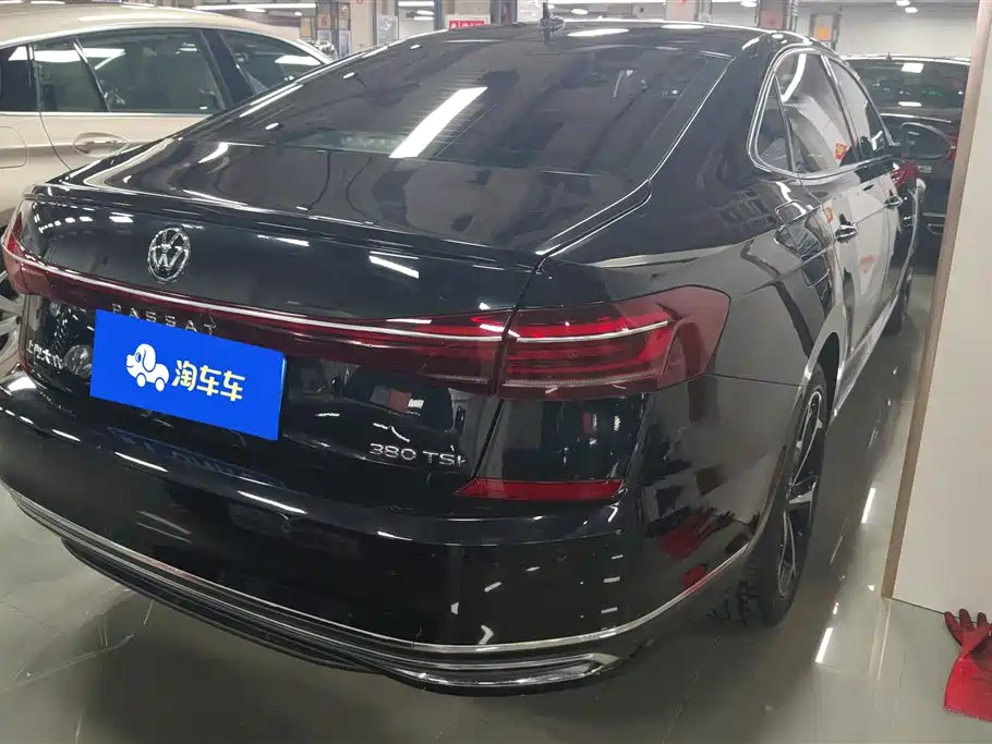 Volkswagen Passat 2023 330TSI Starlight Luxury Edition фото 3
