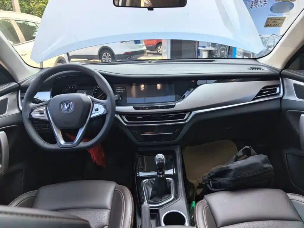Changan CS35 PLUS 2018 2018 1.6L Manual Smooth Connect China V