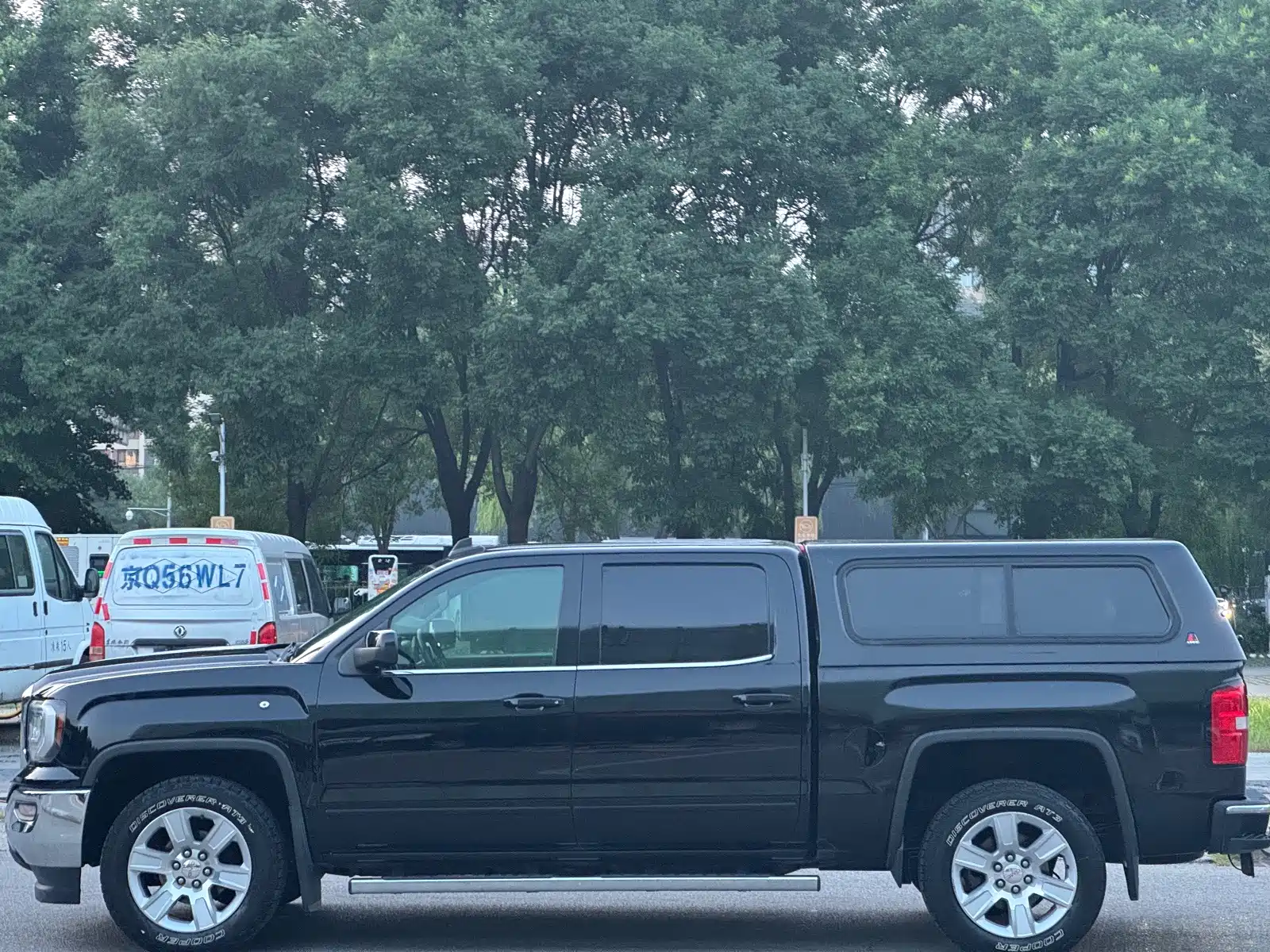 Photo 5 - GMC Sierra