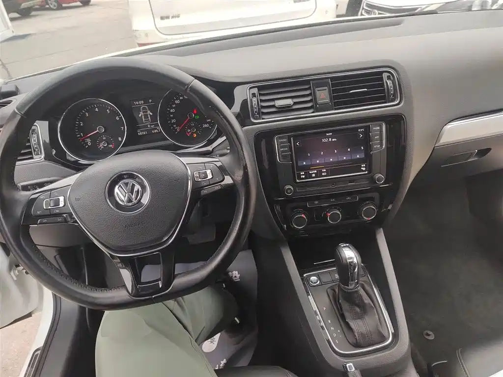 Volkswagen Sagitar 2018 280TSI DSG Spark Edition фото 6