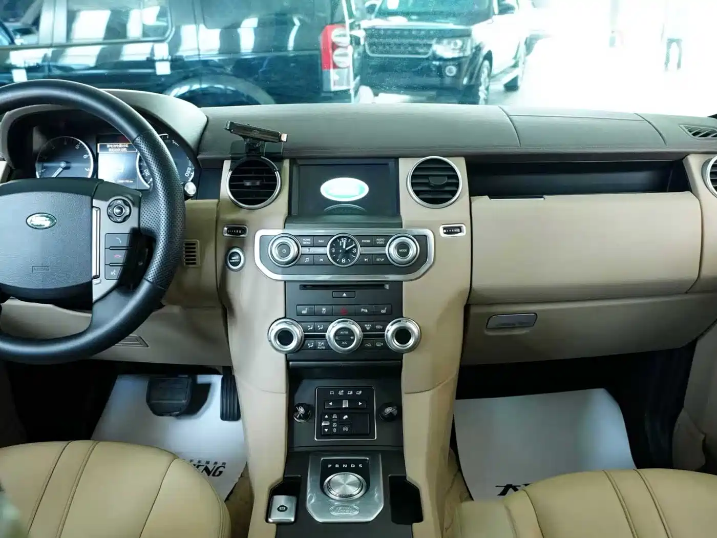 Land Rover Discovery 2016 3.0 SC V6 HSE фото 13