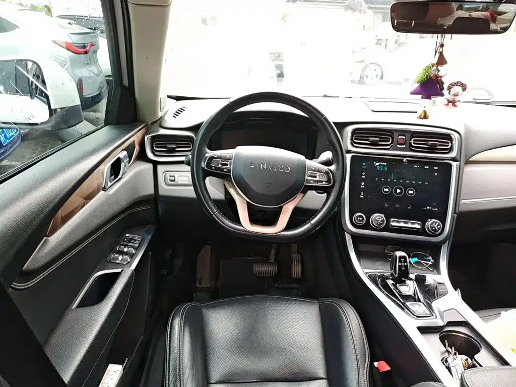 Lynk & Co 01 2017 2.0T 2WD Pro Version фото 3