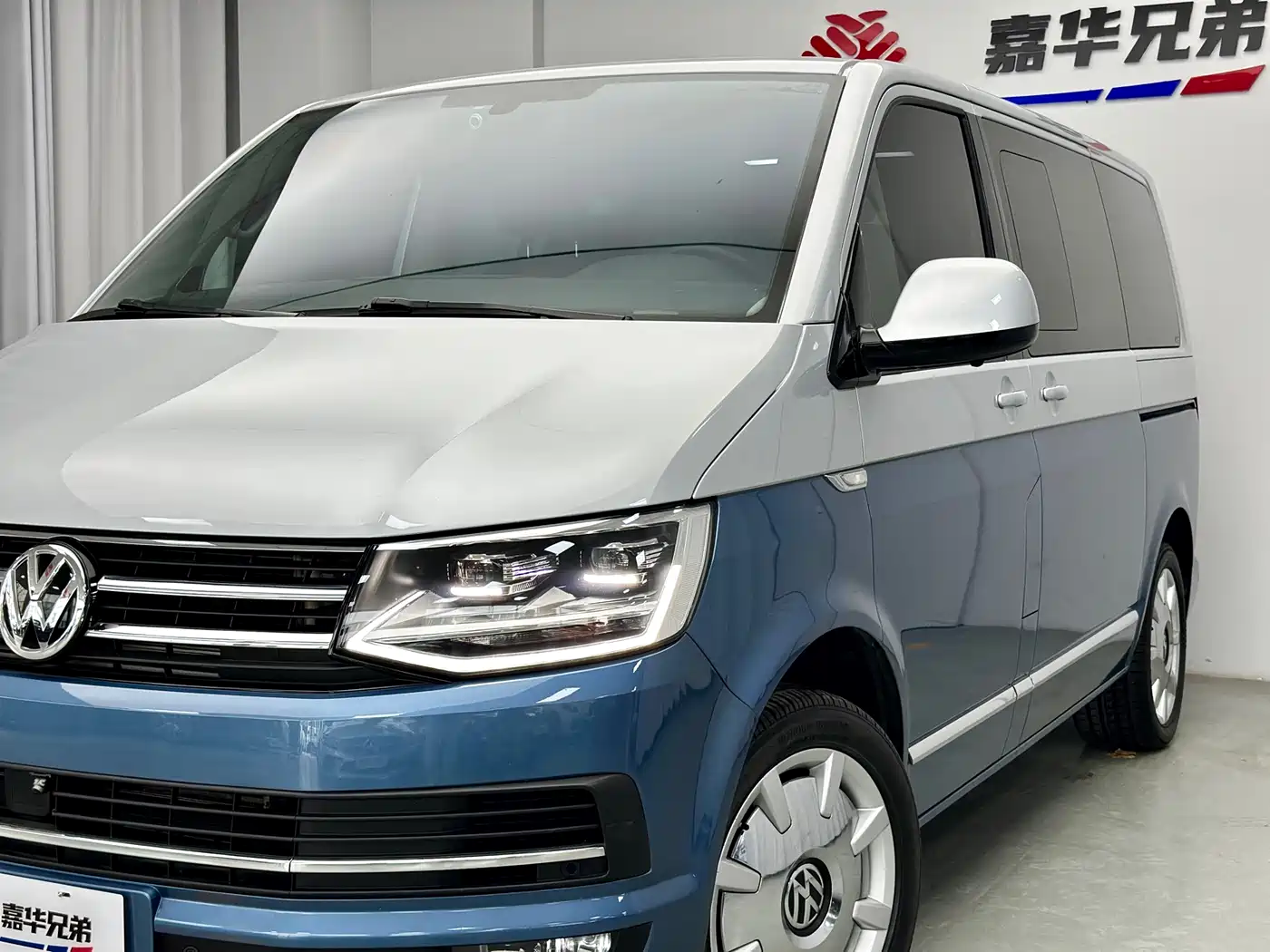 Volkswagen Multivan 2018 2.0TSI 4WD Leisure Edition 7-Seater фото 3