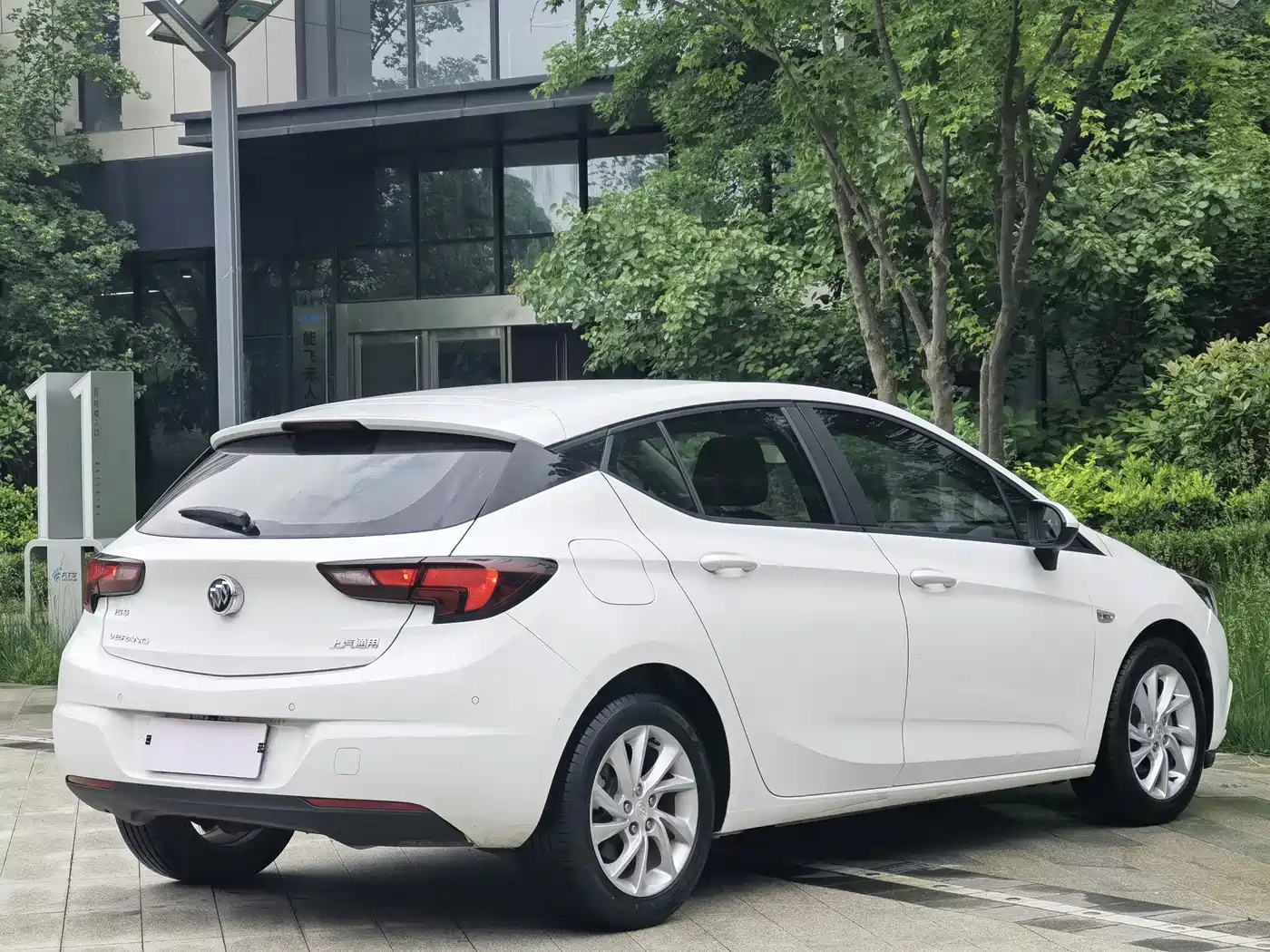Buick Verano 2018 Hatchback 15S Automatic Leading фото 13