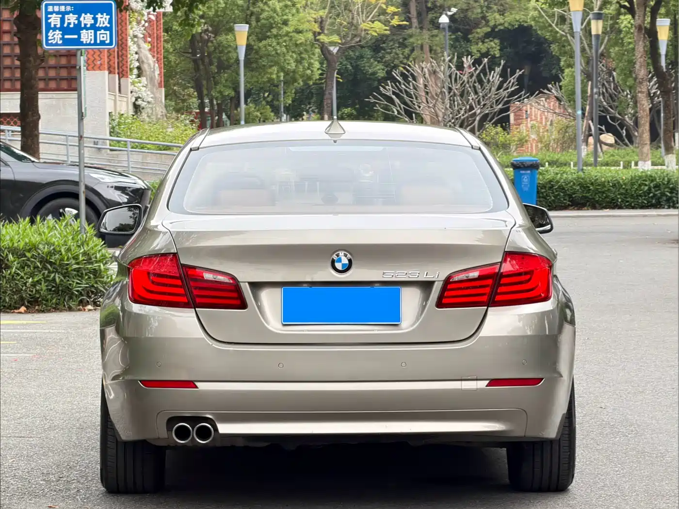 BMW 5 Series 2011 523Li Luxury фото 3