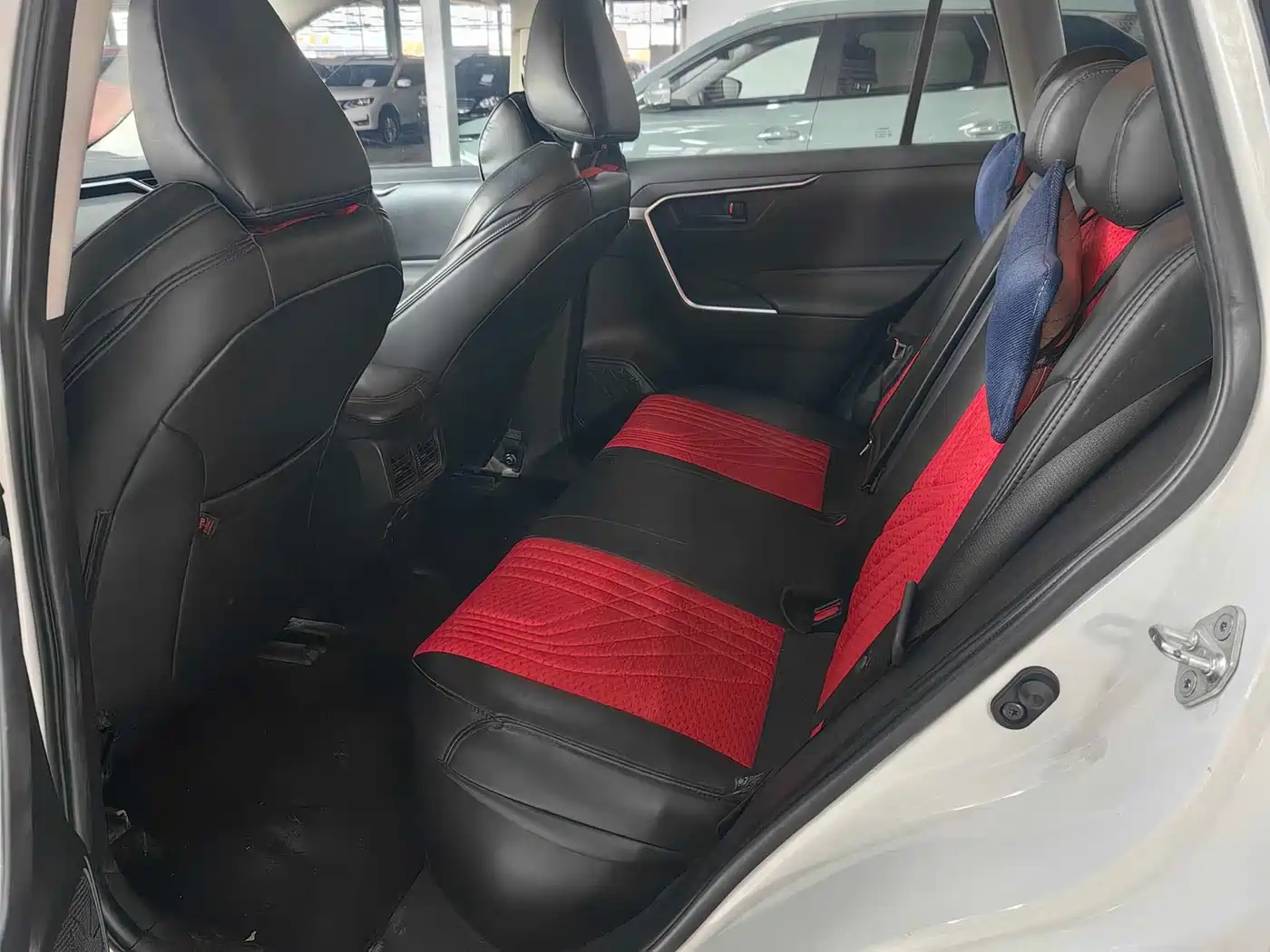 Toyota Wildlander 2022 Hybrid 2.5L E-CVT FWD Leading Edition фото 5