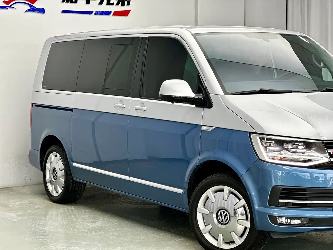 Volkswagen Multivan 2018 2.0TSI 4WD Leisure Edition 7-Seater фото 7