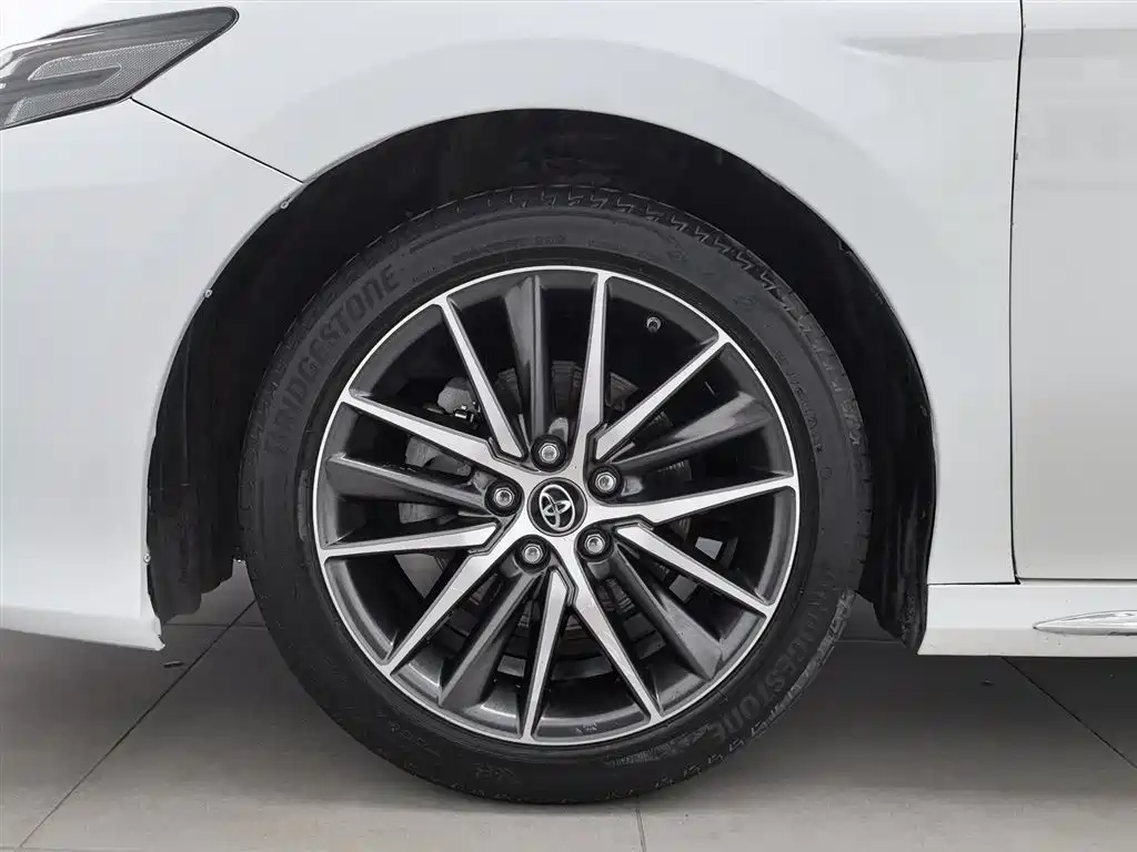 Toyota Camry 2023 2.5G Luxury Edition фото 17