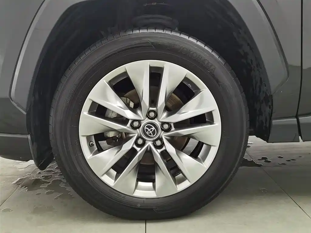 Toyota Wildlander 2022 2.0L CVT FWD Luxury Edition фото 17