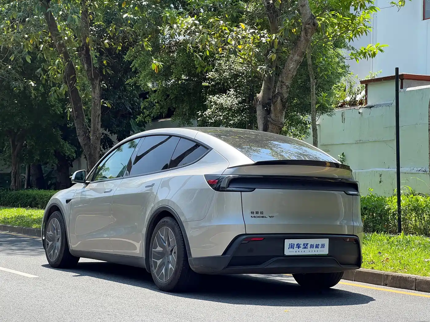 Tesla Model Y L 2025 2025 Facelift Long Range AWD