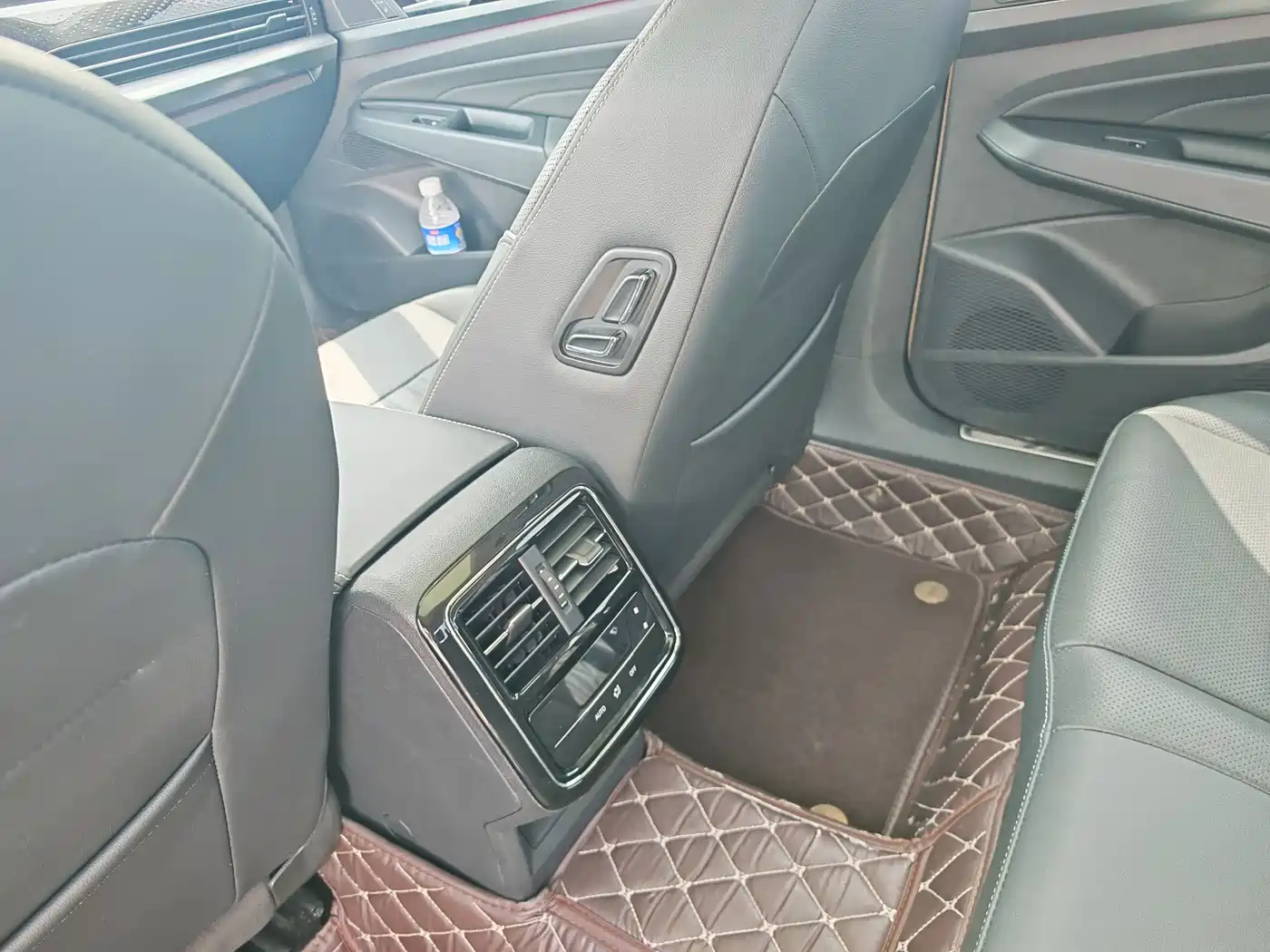 Volkswagen Passat 2022 330TSI Luxury Edition фото 11