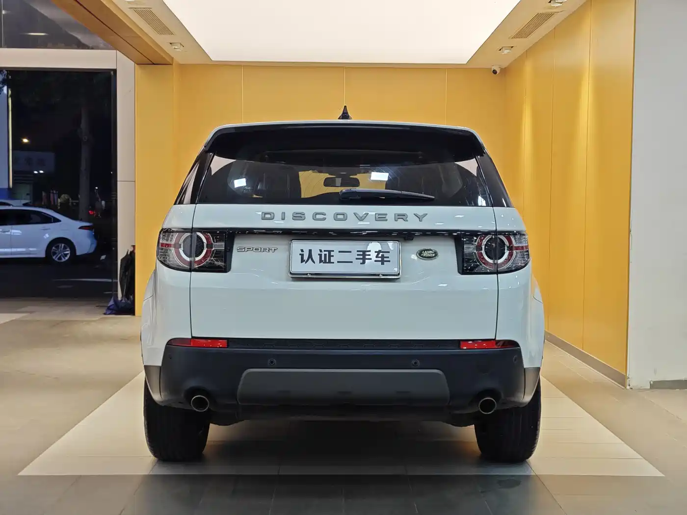 Land Rover Discovery Sport 2019 240PS SE Edition China V фото 28
