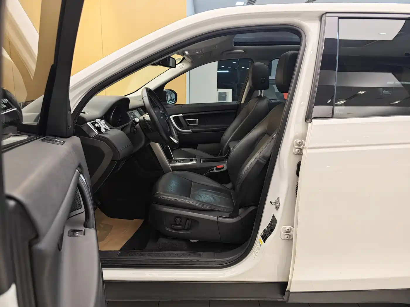 Land Rover Discovery Sport 2019 240PS SE Edition China V фото 13