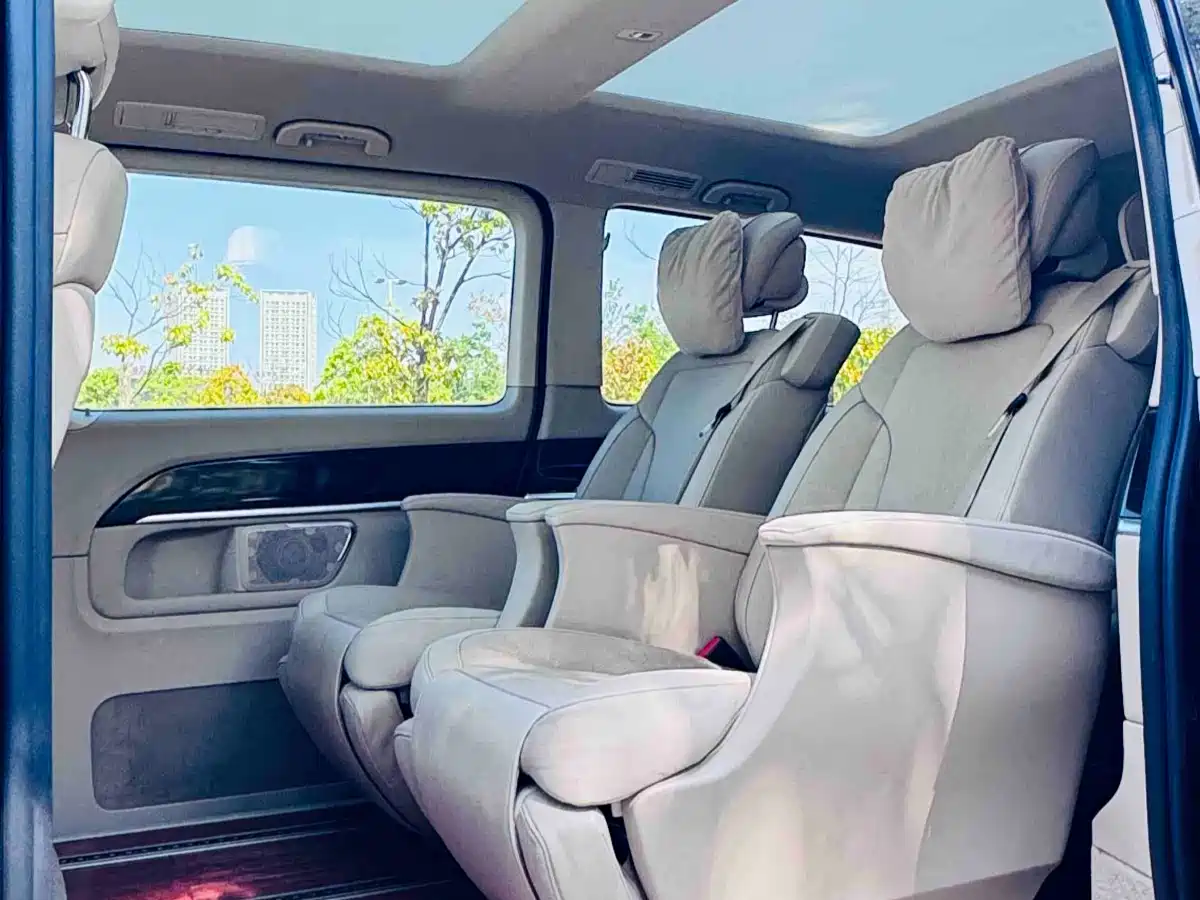 Mercedes-Benz V-Class 2017 Model V 260 L Premium Extended Edition фото 12