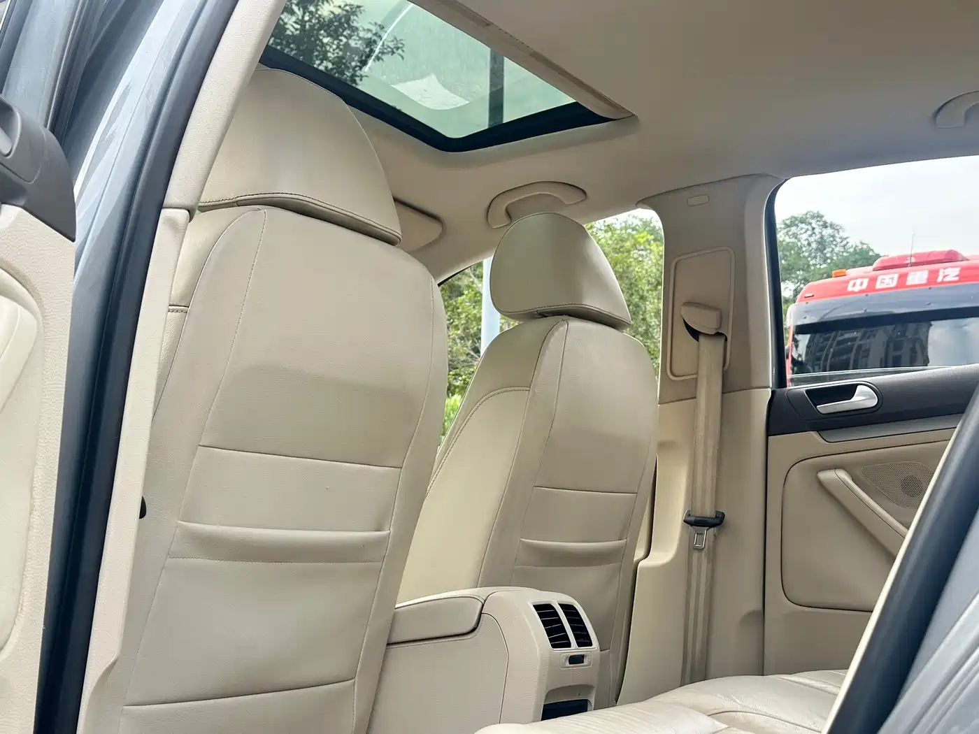 Volkswagen Sagitar 2010 1.4TSI Automatic Luxury фото 31