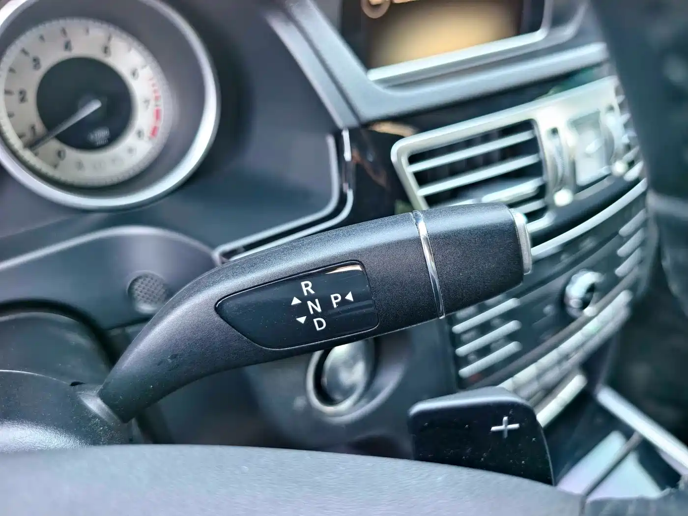 Mercedes-Benz E-Class 2015 E 200 L фото 6