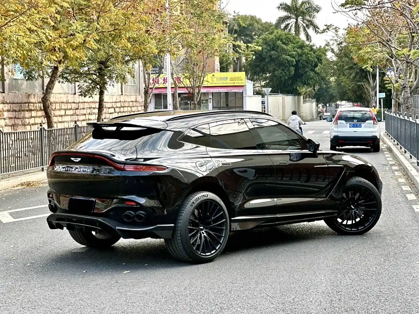Aston Martin DBX 2020 4.0T V8 1913 First Edition Limited фото 11