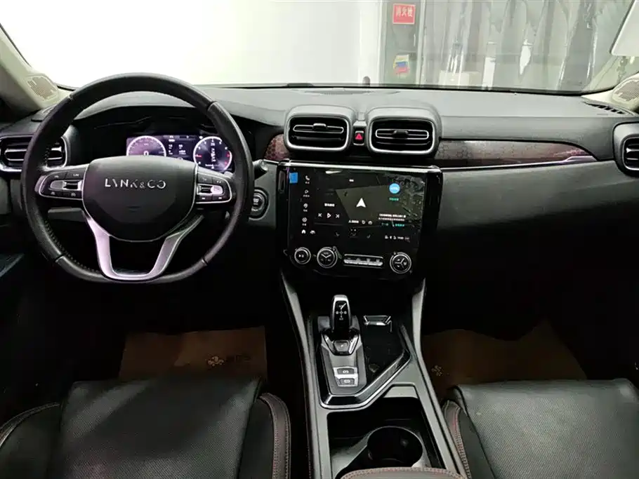 Lynk & Co 02 2018 1.5T DCT 2WD Power Pro Edition China V фото 12