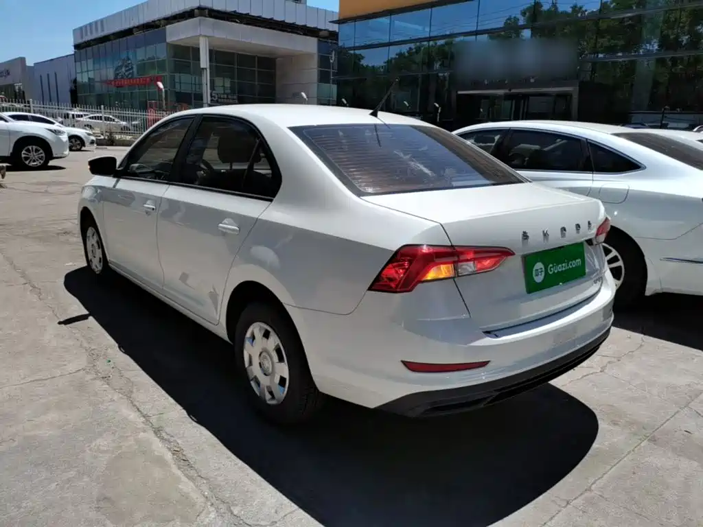 Фото 23 - Škoda Rapid