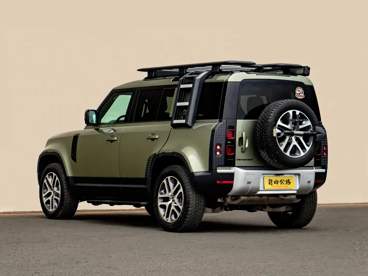 Land Rover Defender 2020 110 P400 Dark Special Edition фото 4