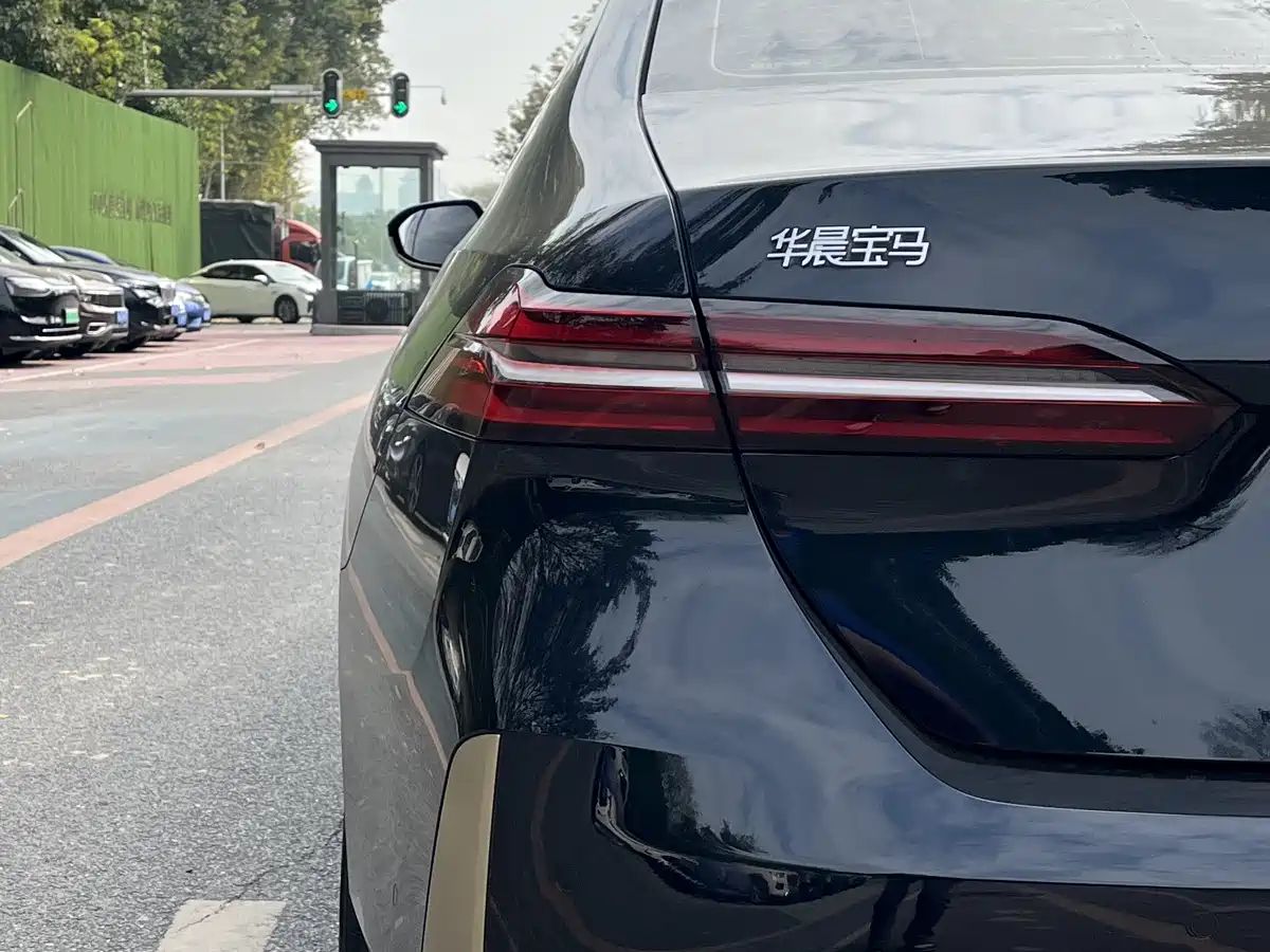 BMW 5 Series 2024 525Li M Sport Package фото 32