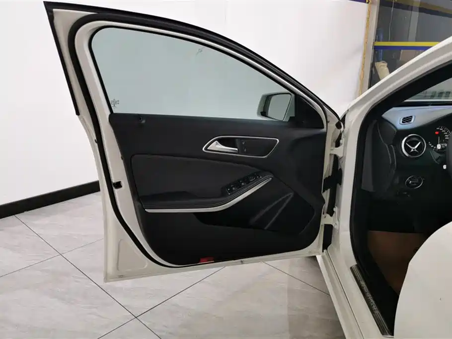 Mercedes-Benz A-Class (Import) 2015 A 180 Standard фото 7