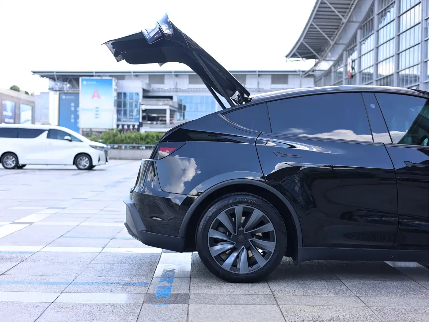 Фото 8 - Tesla Model Y