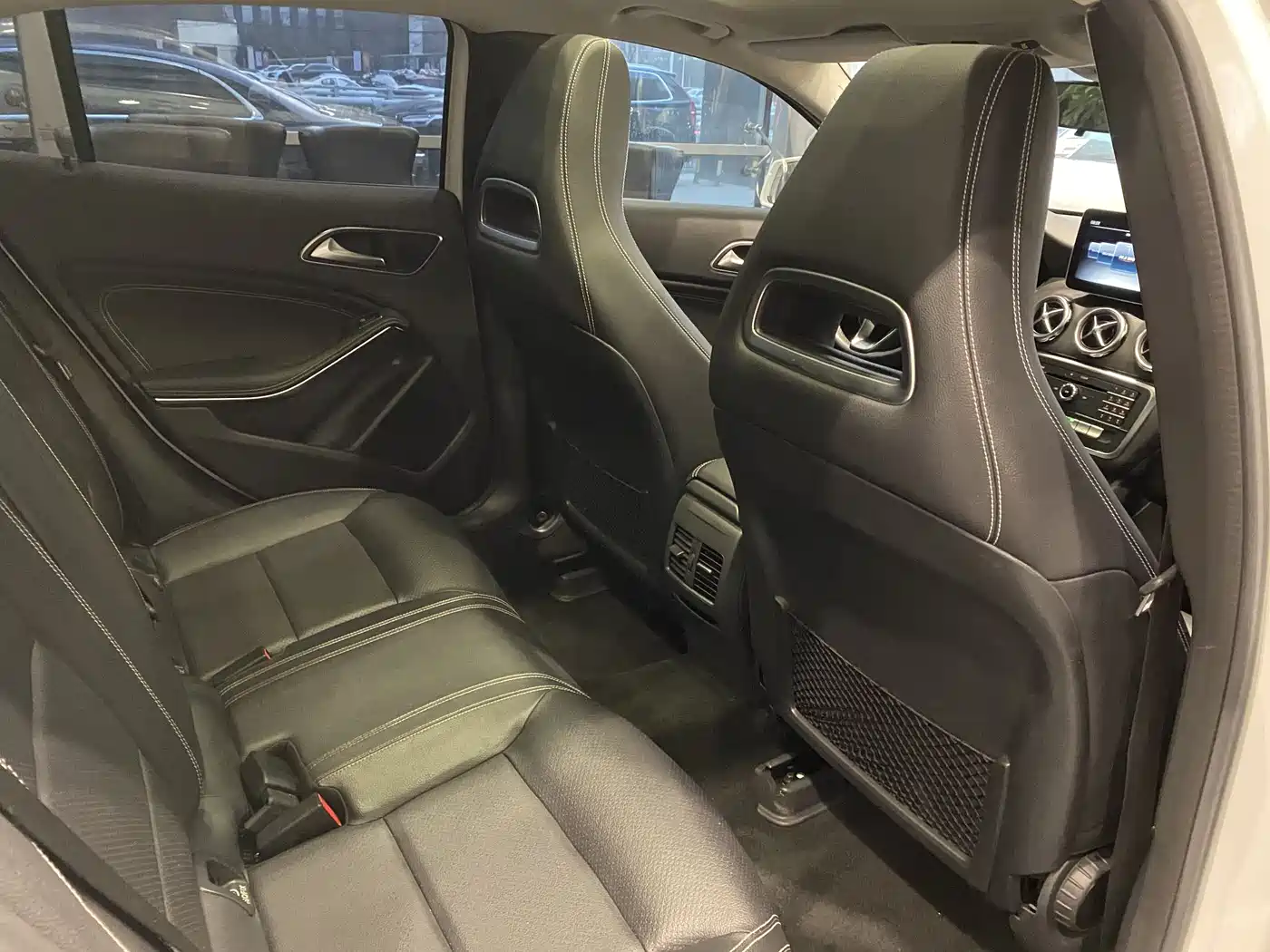Mercedes-Benz GLA 2017 GLA 200 Dynamic фото 11